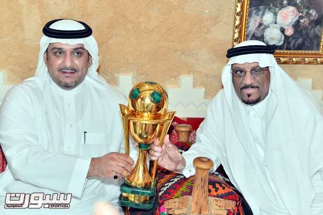 ?وجه السعد? يعمل بصمت نحو