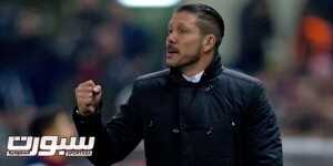 MADRID, SPAIN - JANUARY 07: Head coach Diego Pablo Simeone of Atletico de Madrid encourages his team during the Copa del Rey Round of 16 first leg match between Club Atletico de Madrid and Real Madrid CF at Vicente Calderon Stadium on January 7, 2015 in Madrid, Spain. (Photo by Gonzalo Arroyo Moreno/Getty Images)