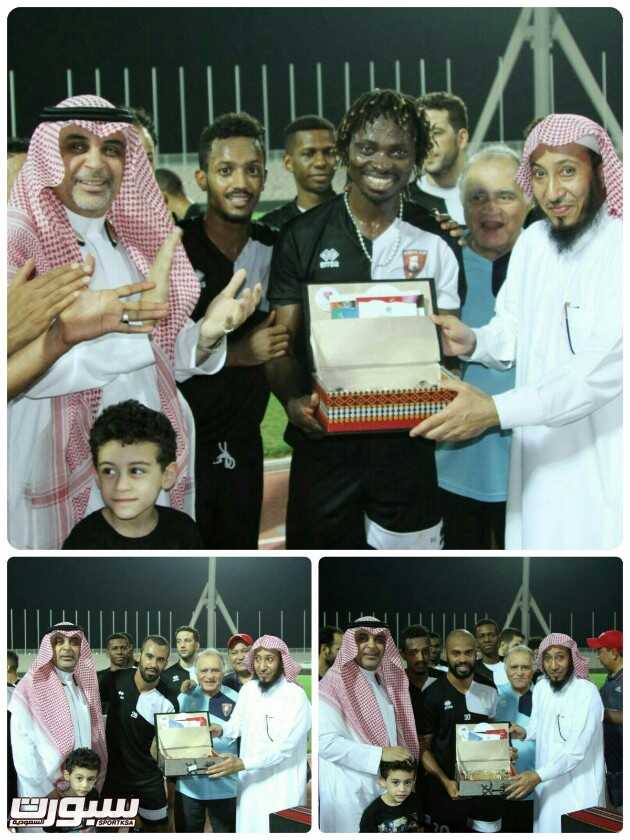 دعوي البطحاء يقدم هدية رياضي
