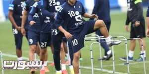 الأرقام تقف بجانب الهلال أمام