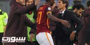 ROME, ITALY - DECEMBER 20: Umar Sadiq (L) with his head coach Rudi Garcia of AS Roma celebrates after scoring the team's second goal during the Serie A match between AS Roma and Genoa CFC at Stadio Olimpico on December 20, 2015 in Rome, Italy. (Photo by Paolo Bruno/Getty Images)