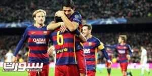 epa05040289 FC Barcelona's Uruguayan striker Luis Suarez (up C) celebrates with his Brazilian teammate Dani Alves (2-L) after scoring the opening goal during the UEFA Champions Leage Group E soccer match between FC Barcelona and AS Roma at Camp Nou in Barcelona, Spain, 24 November 2015. EPA/TONI ALBIR