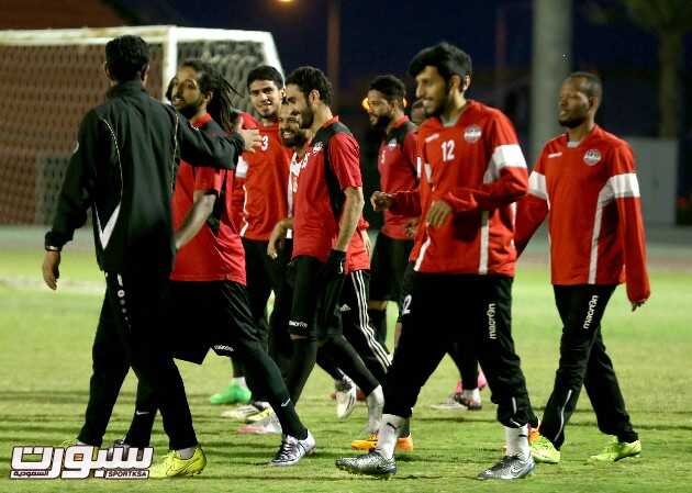 الرياض يواصل تدريباته