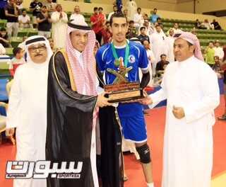الحريشي يتوج شباب الهلال بالذهب