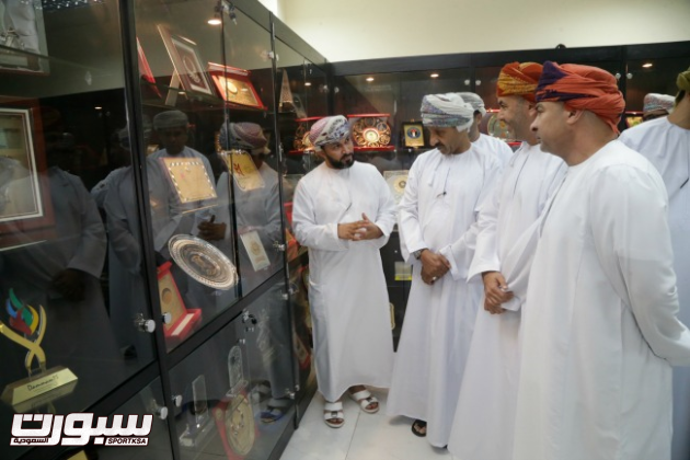 اللجنة الأولمبية العمانية تفتتح معرضاً