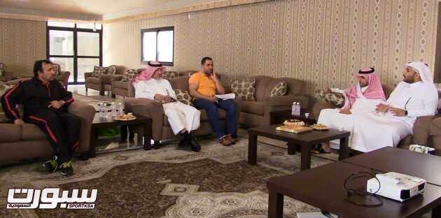 رابطة المحترفين تجتمع مع لجنة