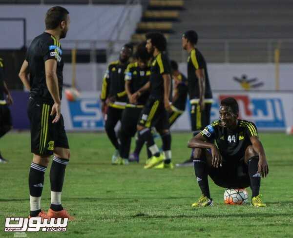 بيتوركا يفرض السرية على مران