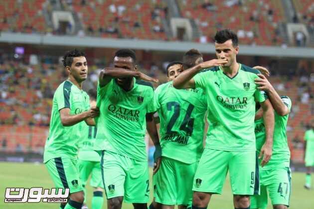 صور من لقاء الأهلي الإتحاد