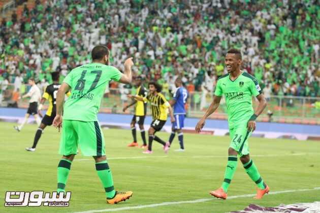 صور من لقاء الأهلي الإتحاد