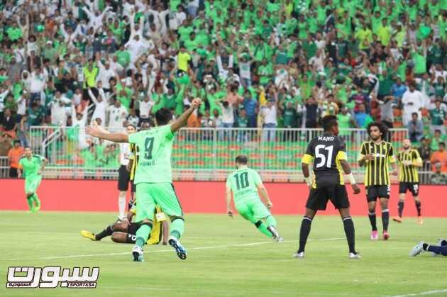 صور من لقاء الأهلي الإتحاد