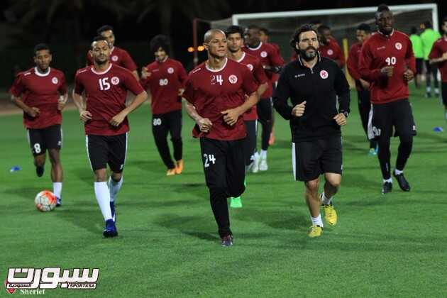تدريبات لياقية وتكتيكية للاعبي الفيصلي