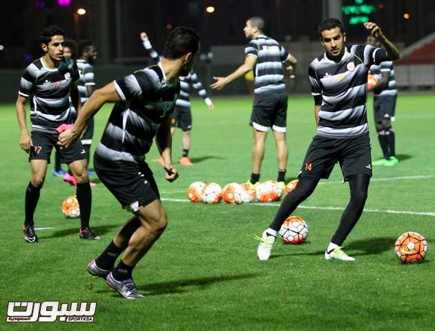 بالصور مران ترفيهي للاعبي الشباب