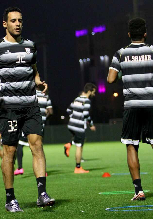 بالصور مران ترفيهي للاعبي الشباب