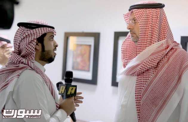 الزميل خالد الشعبي في مناسبة سابقة إلى جانب الأمير عبدالله بن مساعد