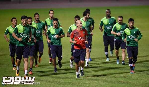 بالصور هوساوي يشارك في تدريبات