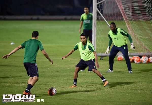 بالصور هوساوي يشارك في تدريبات