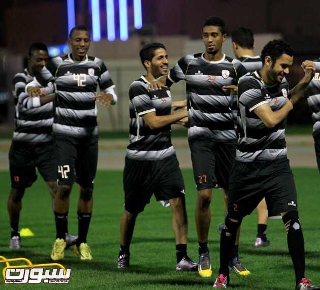 بالصور مغربي يشارك في تدريبات