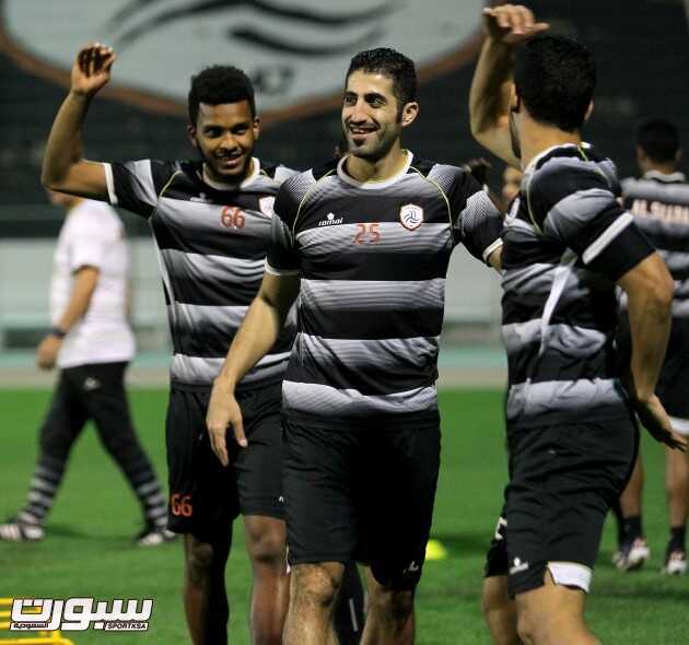 بالصور مغربي يشارك في تدريبات