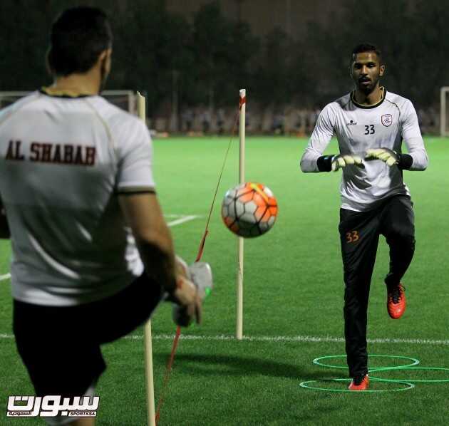 بالصور مغربي يشارك في تدريبات