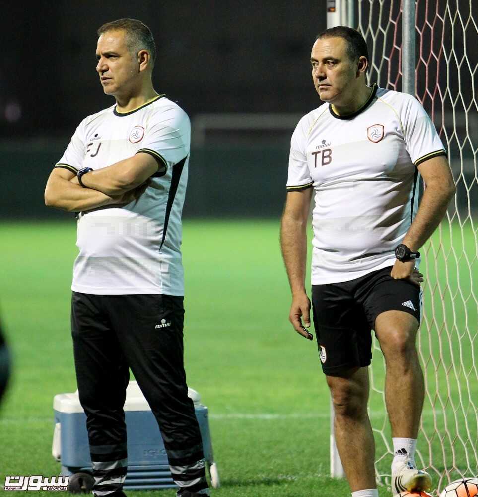 بالصور مغربي يشارك في تدريبات