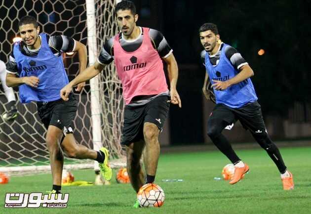 بالصور مغربي يشارك في تدريبات