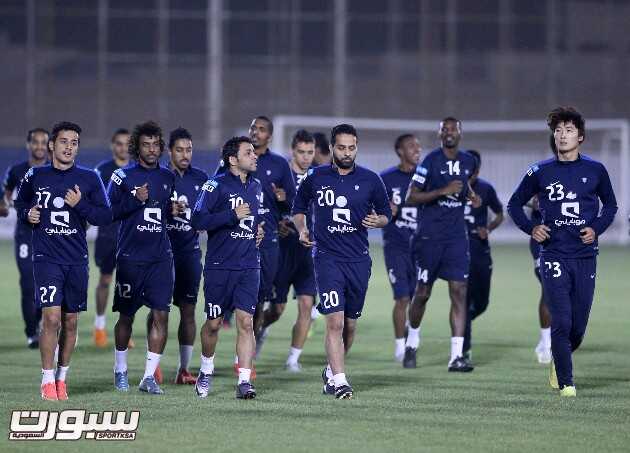 الهلال يواصل تحضيراته للأهلي ويطير