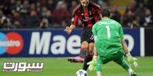 AC Milan's Swedish forward Zlatan Ibrahimovic (L) challenges for the ball with Real Madrid's goalkeeper and captain Iker Casillas during their Champions League group G football match on November 3, 2010 at San Siro Stadium in Milan. AFP PHOTO / GIUSEPPE CACACE