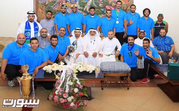 الراشد يستقبل نجوم الفتح أبطال