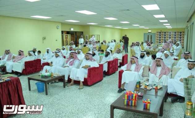 الحزم يكرم حفظة كتاب الله