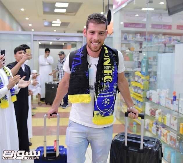 بالصور وصول مدرب التعاون كالزيتش