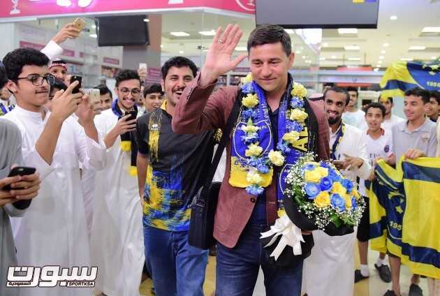 بالصور وصول مدرب التعاون كالزيتش