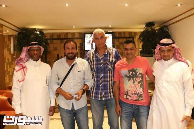 مدرب الوطني يصل تبوك ويعلن