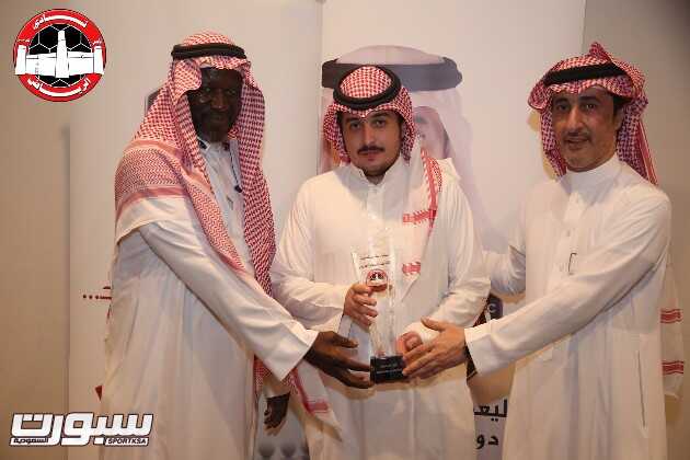 عبدالعزيز العساكر ينضم للأعضاء شرف