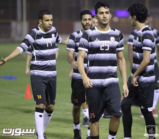 بالصور: الشباب يواصل استعداداته للموسم