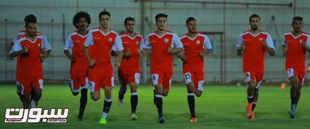الرائد يؤدي أولى تدريباته في