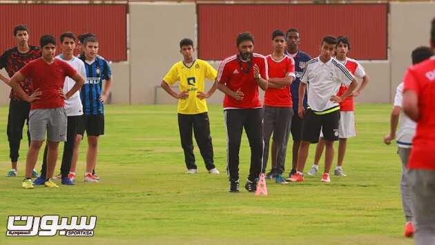 نادي الرياض يستقبل مستجدي كرة
