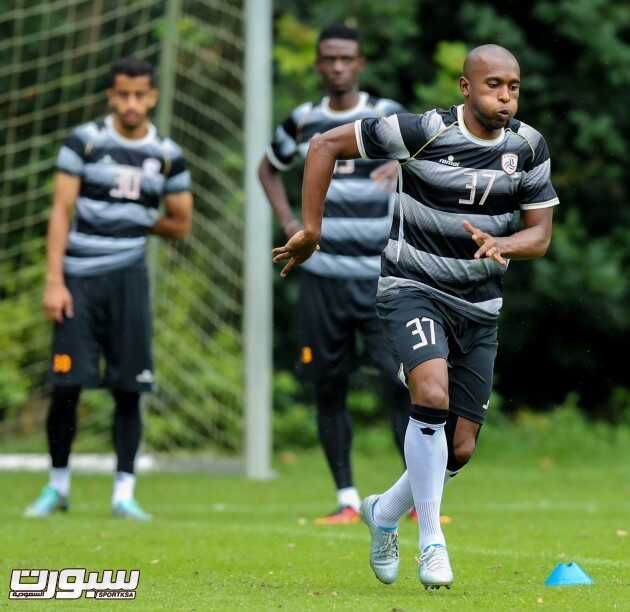 بالصور الشباب يكتفي بفترة واحدة