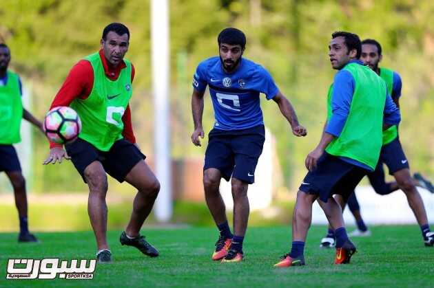 بالصور الهلال يؤدي مراناً فنياً