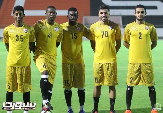 بالصور الشباب يجري مرانه الرئيسي