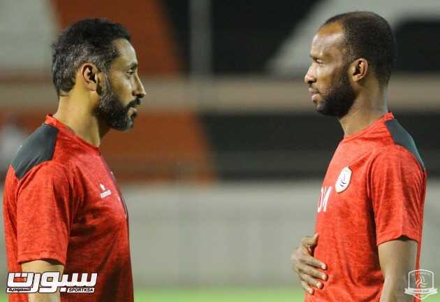 بالصور الشباب يجري مرانه الرئيسي