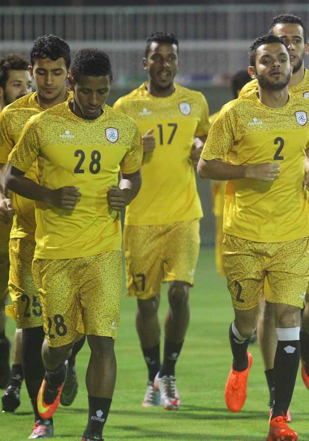 بالصور الشباب يجري مرانه الرئيسي
