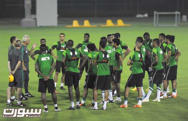 بالصور..الاخضر يصل الدوحة والشهري يواصل
