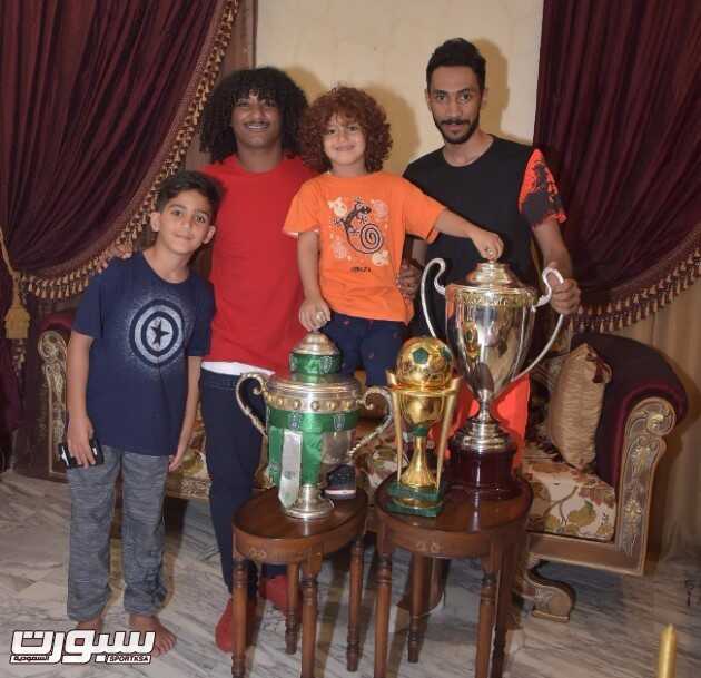 احتفال جماهير النادي الاهلي بمنزل