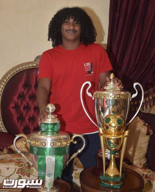 احتفال جماهير النادي الاهلي بمنزل