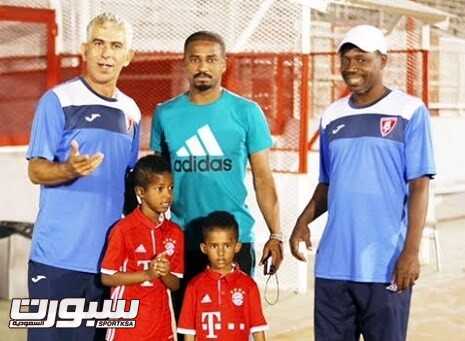الشمراني يزور تدريبات الوحدة ويساندهم