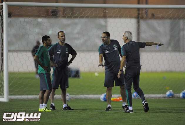 صور من تدريبات صقور الصحراء