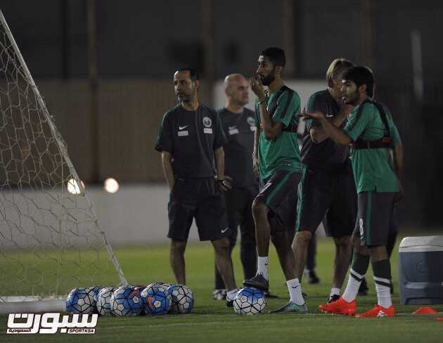 صور من تدريبات صقور الصحراء