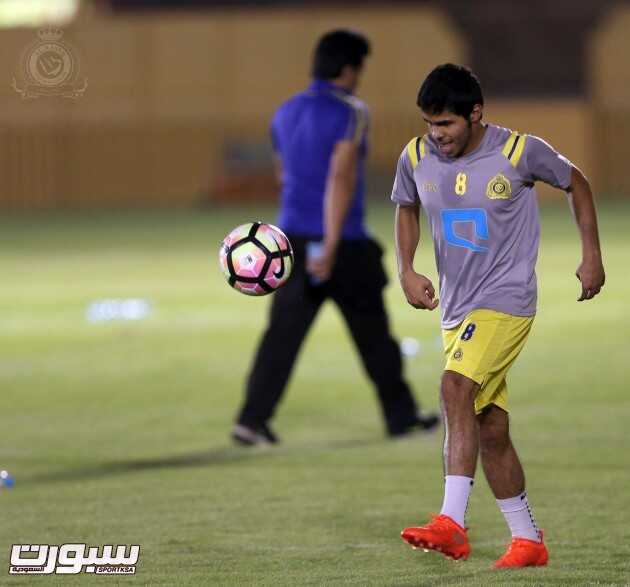 بالصور ماميتش يوضح للاعبي النصر