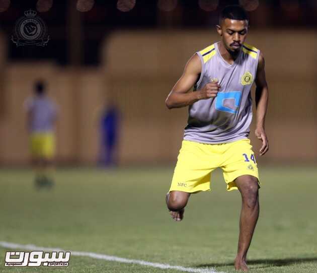 بالصور ماميتش يوضح للاعبي النصر