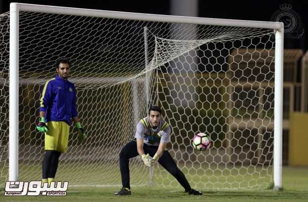 بالصور ماميتش يوضح للاعبي النصر